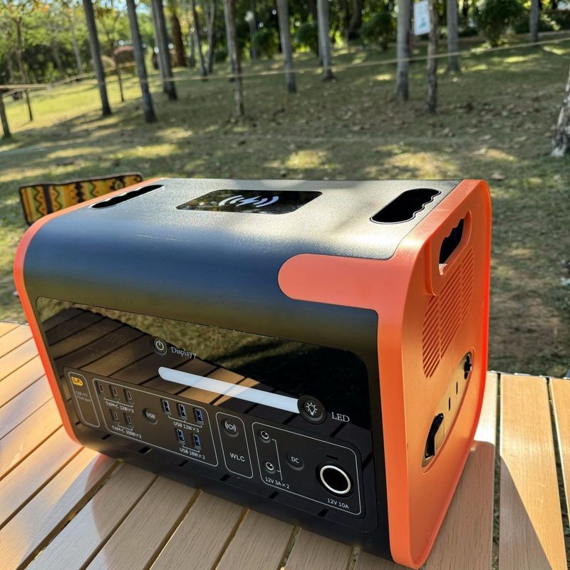 आउटडोर लाइव प्रसारण पोर्टेबल पावर स्टेशन के लिए 800W सौर चार्जिंग बैकअप इन्वर्टर