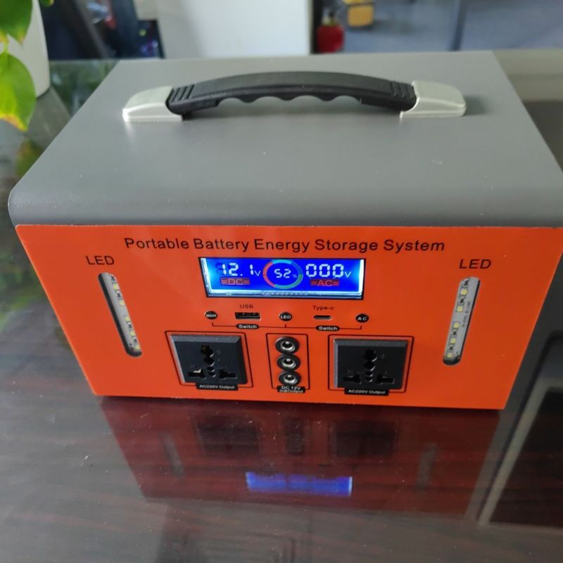 12 वी डीसी आउटपुट सुधार तरंग के साथ 300W ऑफ-ग्रिड सौर मोबाइल डिवाइस चार्जिंग स्टेशन